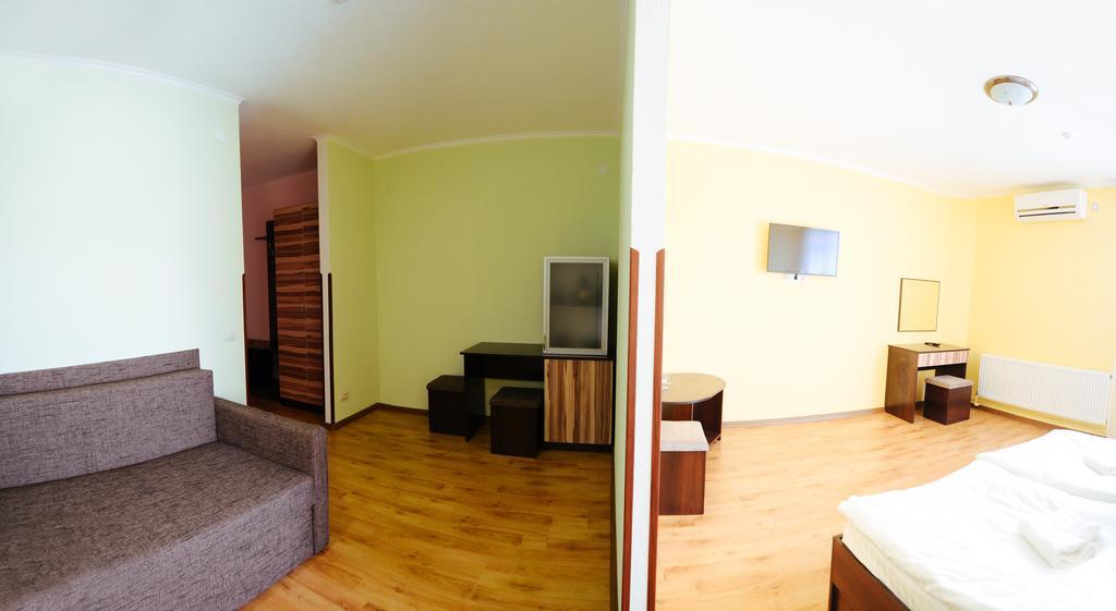 Hotel Restaurant Vizit Truskavets Bilik gambar