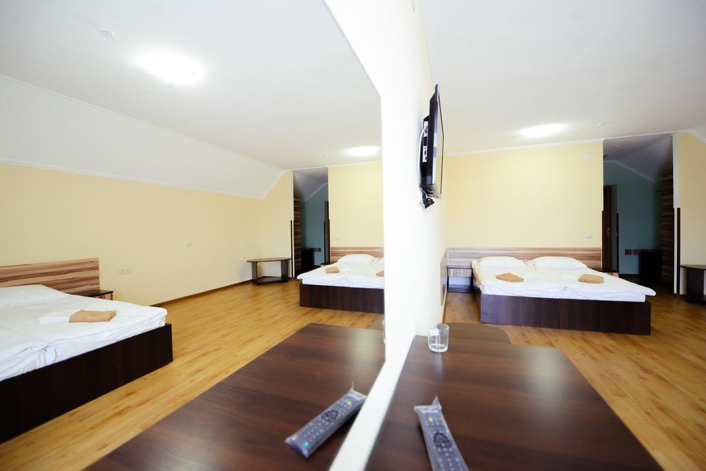 Hotel Restaurant Vizit Truskavets Bilik gambar